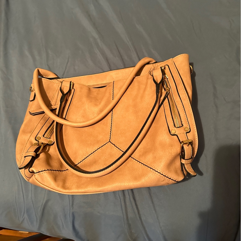 Light pink shoulder bag
